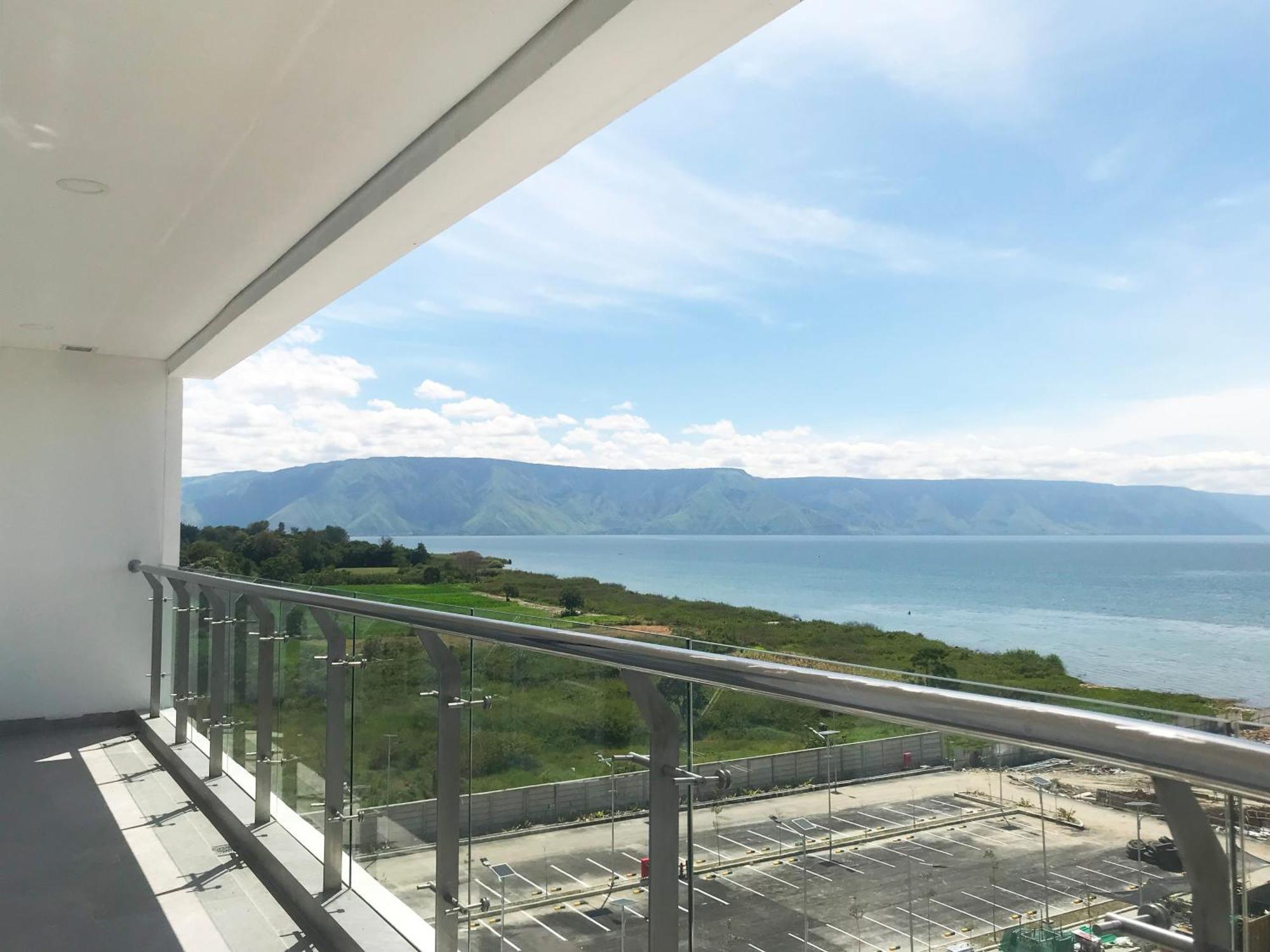 Labersa Hotel & Convention Center Samosir Sinapuran Exterior foto