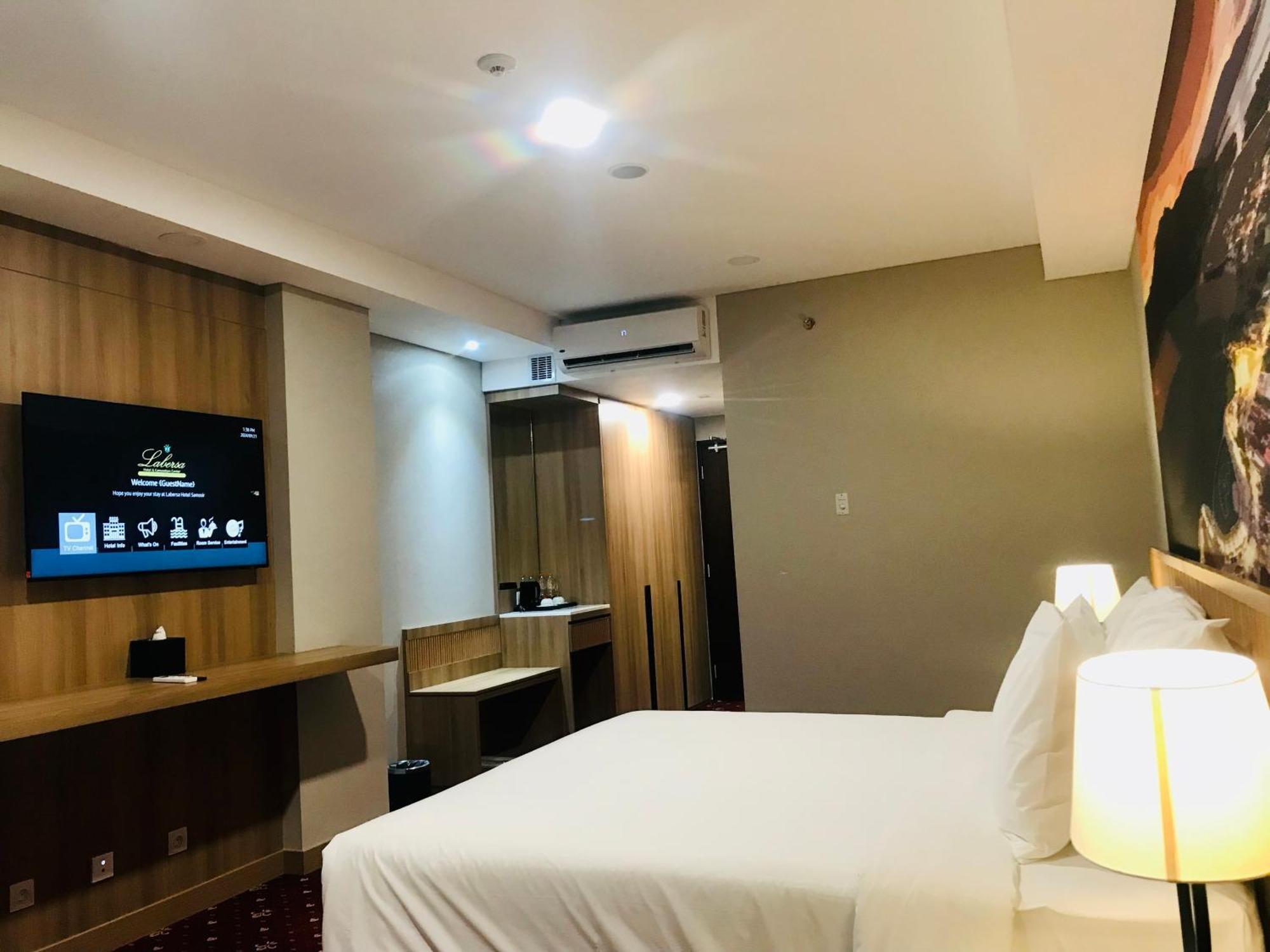 Labersa Hotel & Convention Center Samosir Sinapuran Exterior foto